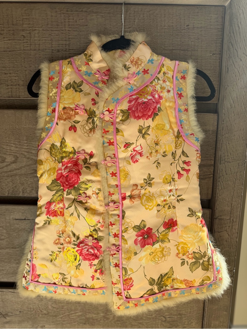 Super Chic Asian Vintage Floral Cream Satin Vest with Pink Trim and Fur